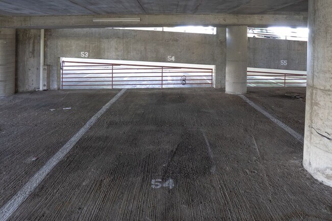 Building Photo - 796 Isenberg St