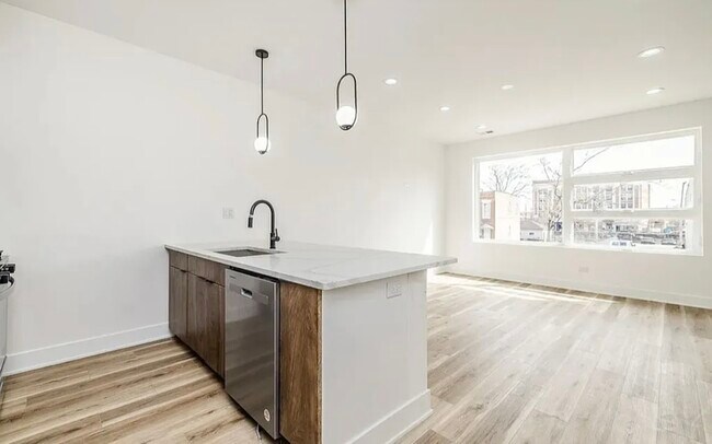 Building Photo - 6328 S Evans Ave