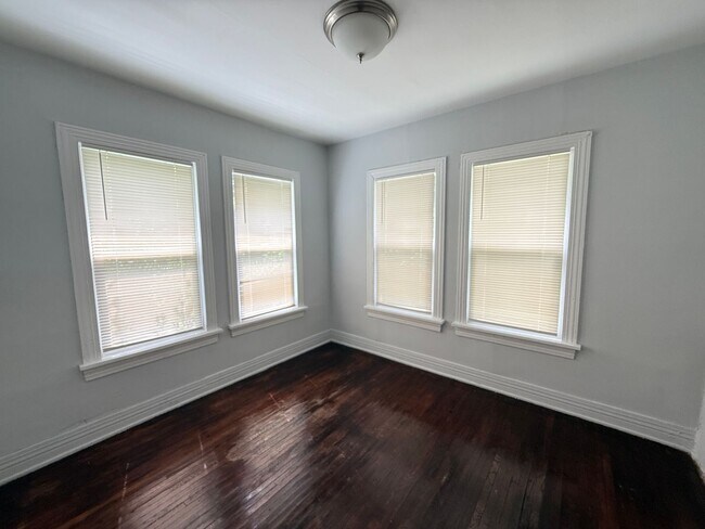 Building Photo - 2814 E Admiral Ct