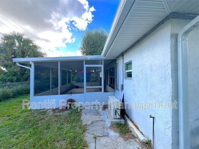 Building Photo - 3026 2nd St