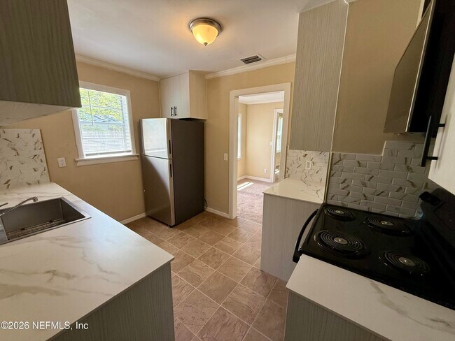 Building Photo - 2131 Thelma St