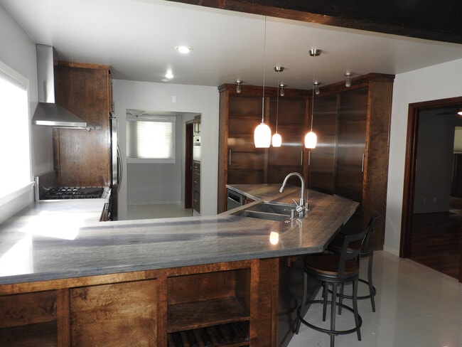 Building Photo - Beautiful home in Historic Folsom!