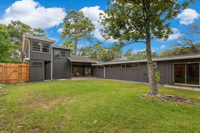 Building Photo - 10234 Hazelhurst Dr