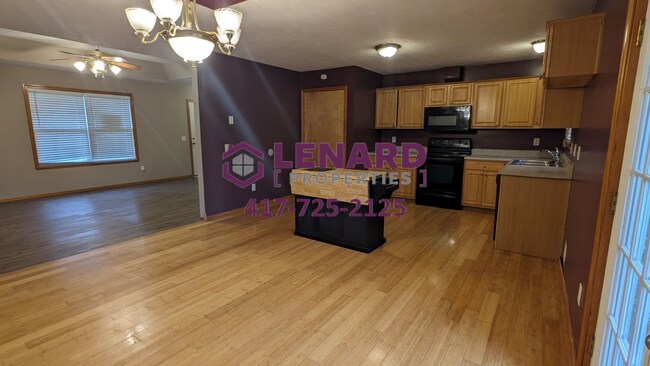 Building Photo - 3 Bedroom, 2 Bathroom House with Fenced Ba...