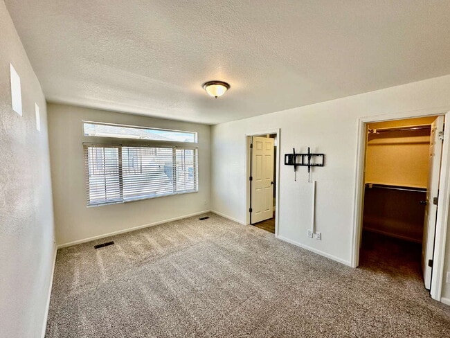 Building Photo - "Charming and spacious 3-Bed Sanctuary with 2.5 Baths the Reunion Community in Commerce City!"