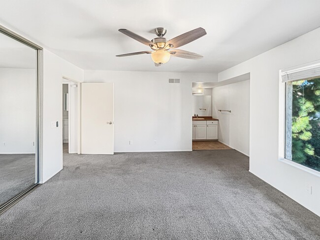 Building Photo - 3312 Caminito Eastbluff