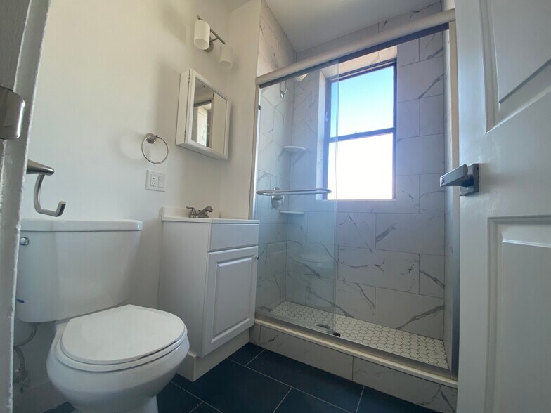 Building Photo - 125 Park Dr