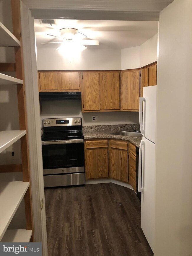 Building Photo - 1598 Nixon Dr