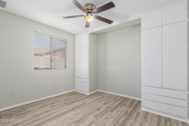 Building Photo - 1512 W Estrella Dr