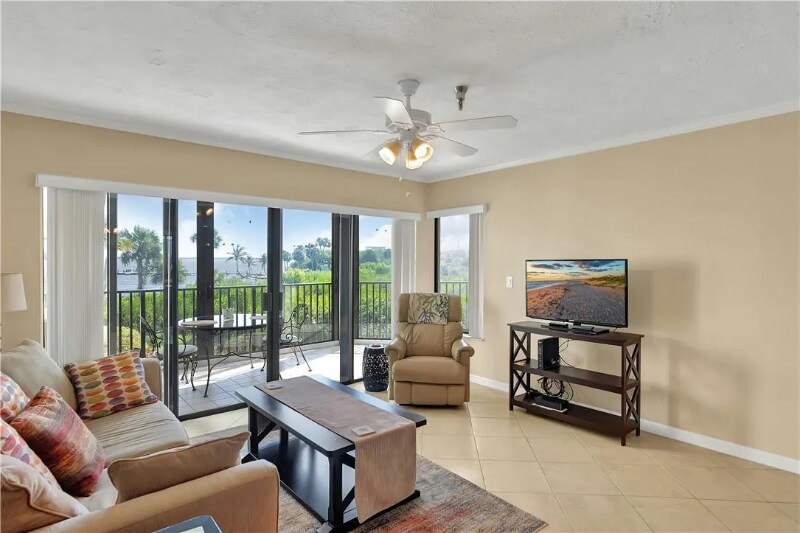 Building Photo - 9612 Riverside Dr