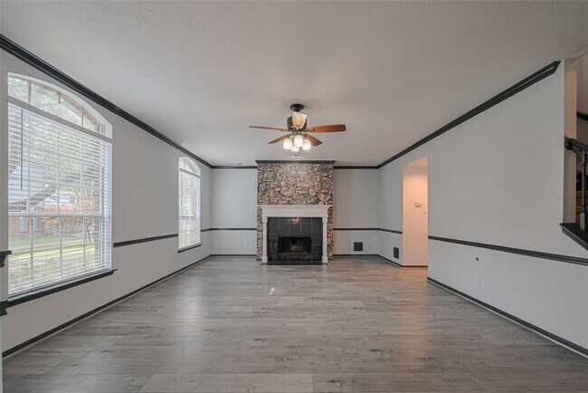 Building Photo - 1439 El Camino Village Dr