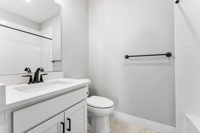 Building Photo - No Stairs! Main Level 2 Bed 2 Bath Condo n...