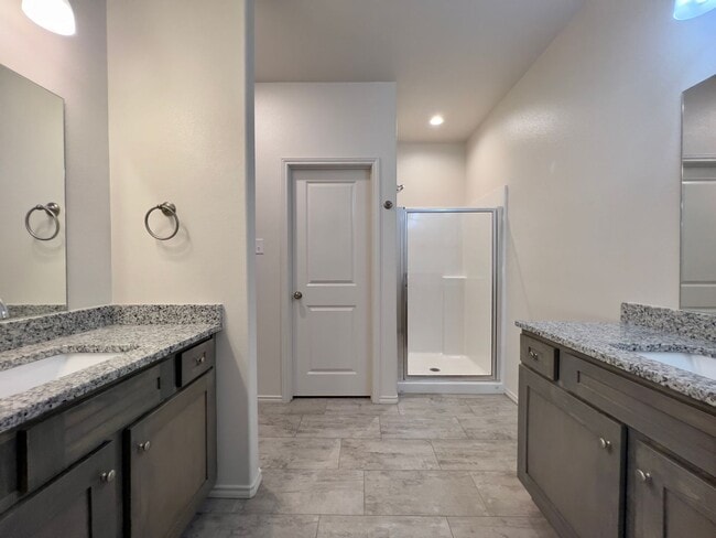 Building Photo - Beautiful 2-Bedroom Townhome in Frenship ISD