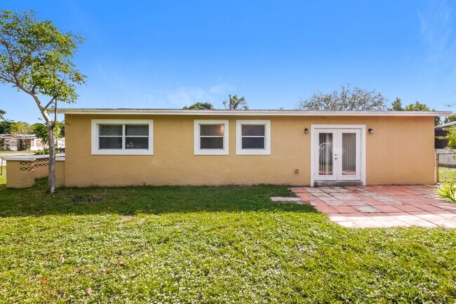 Building Photo - 4701 NW 11th Pl