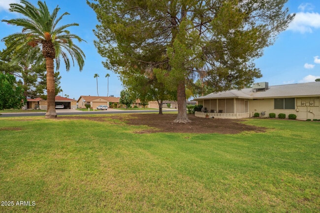 Building Photo - 13636 N Redwood Dr