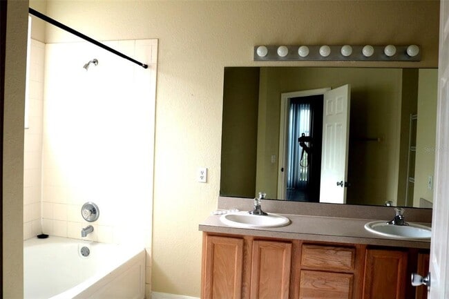 Building Photo - 1932 Magical Ln