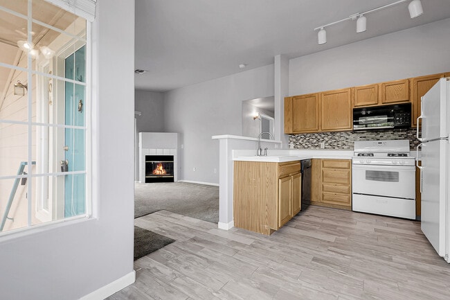 Building Photo - 8475 Pebble Creek Way