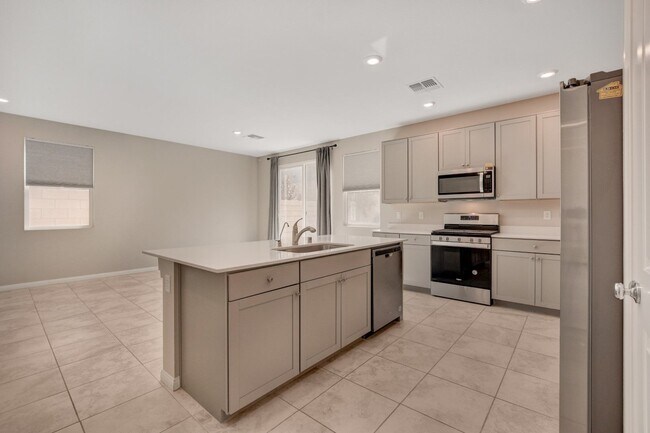 Building Photo - Gorgeous 4 Bedroom, 2 Story Home in SW/Mou...