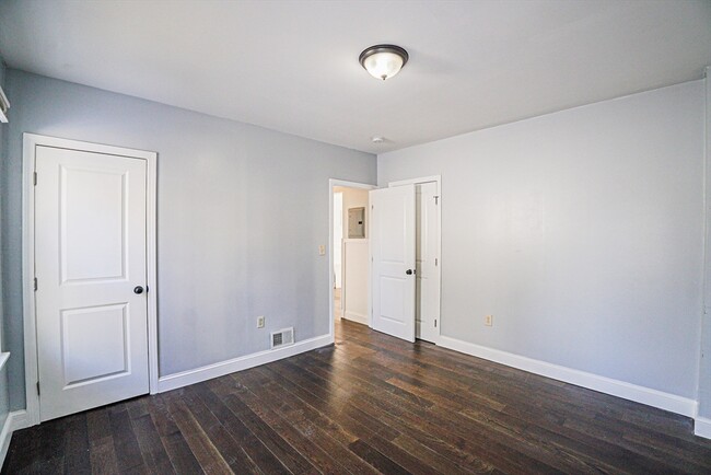 Building Photo - 7 Rosebery Rd