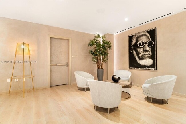 Building Photo - 1000 Brickell Plaza