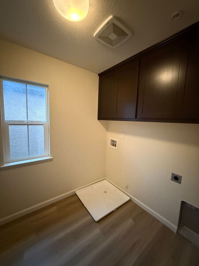 Building Photo - Travis School District