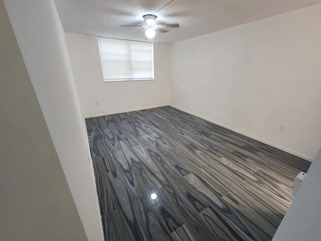 Building Photo - 9091 Lime Bay Blvd