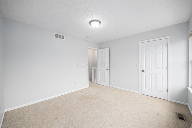 Building Photo - 97 Tarryton Ct W