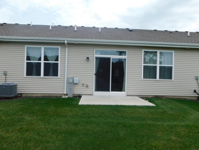 Building Photo - 944 Darwin St