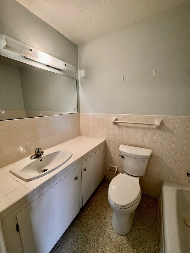 Building Photo - 15344 Dutchmans Dr