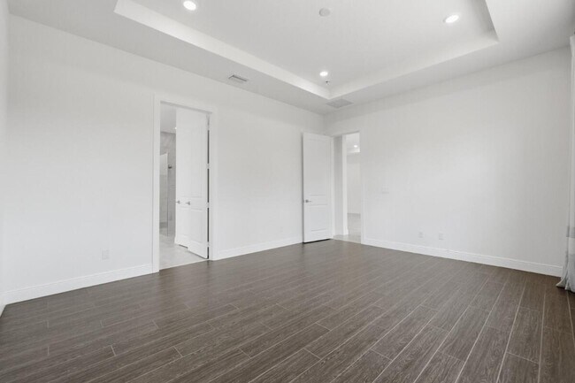 Building Photo - 11760 Bayview Cir
