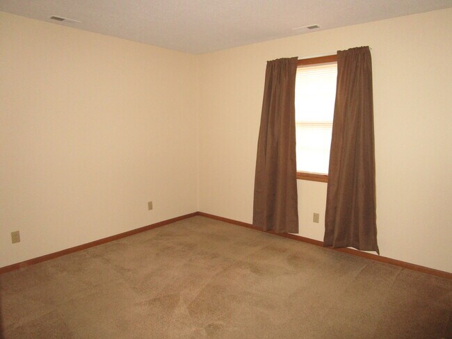 Building Photo - New Listing in Albion!!!