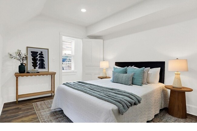 Building Photo - 3 Bed Home Accepting section 8 housing vouchers!