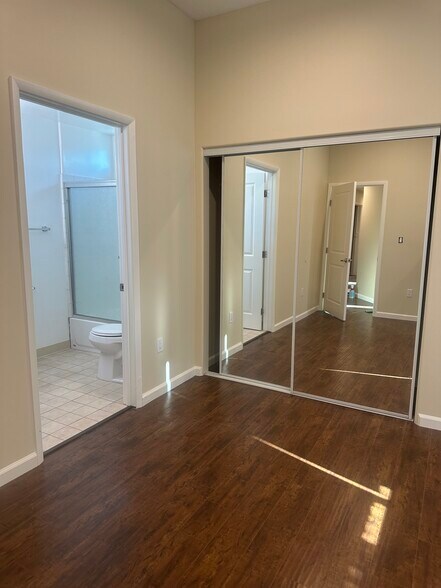 Building Photo - 14233 Tiara St