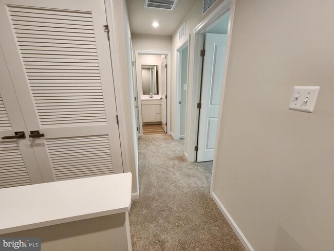 Building Photo - 619 Laurelwood Cir