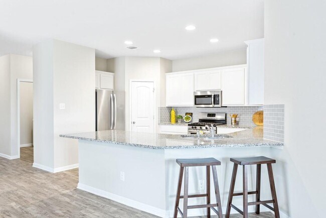 Building Photo - 2072 Port Ellen Dr