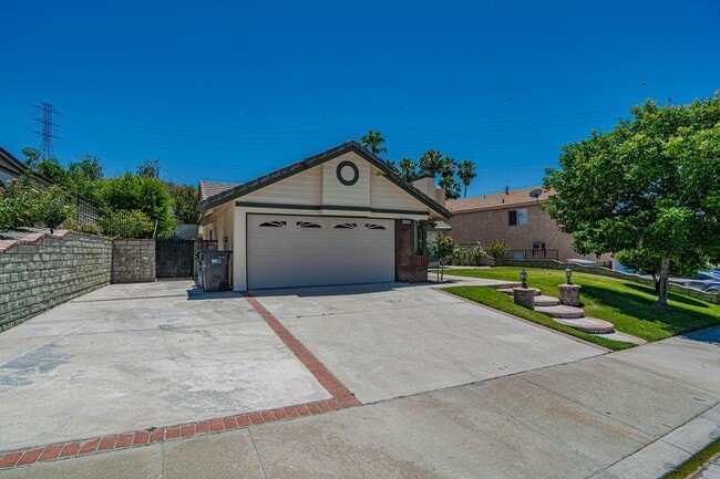 Primary Photo - COMING SOON! Single Story 3 Bedroom in Mou...