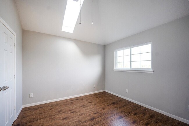 Building Photo - 10902 Barker View Dr