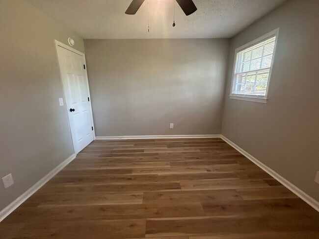 Building Photo - 3728 Baywater Dr