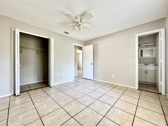 Building Photo - 3269 Clewiston St