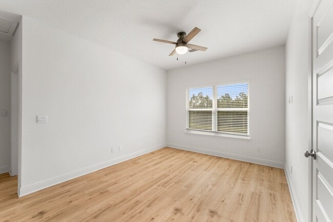 Building Photo - 115 Piper Cv