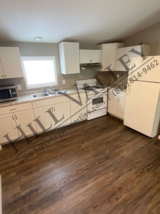 Building Photo - 3 Bedroom Home