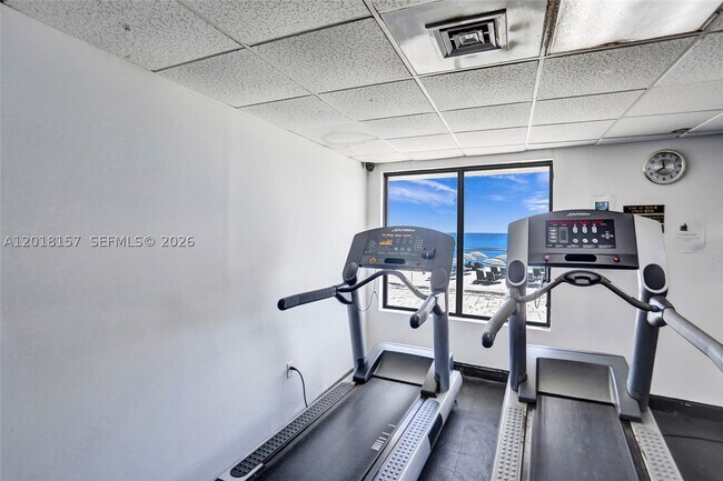 Building Photo - 3725 S Ocean Dr