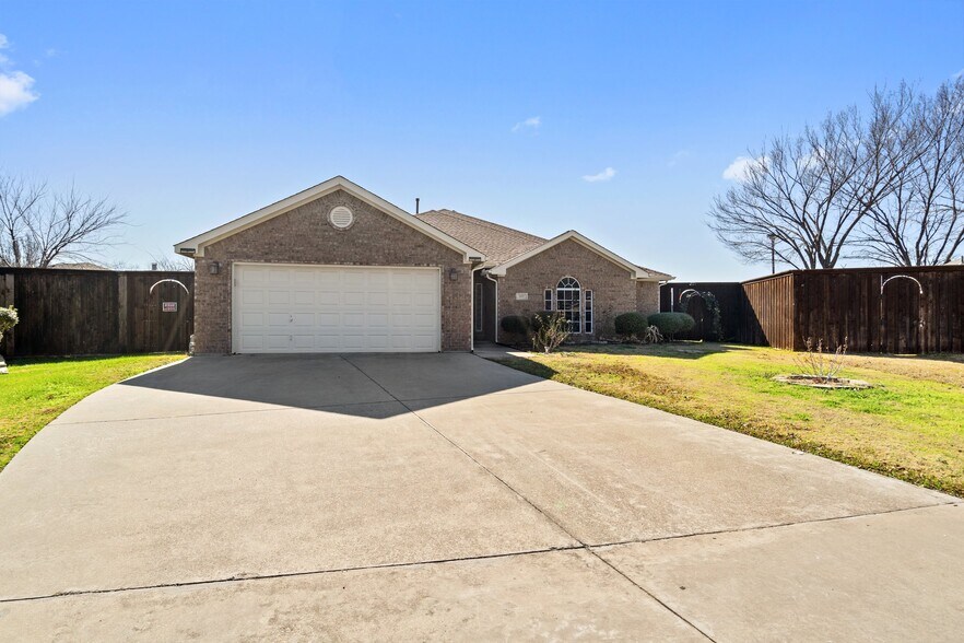 Building Photo - 107 Loda Ct