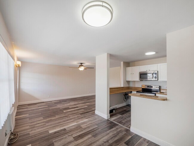 Building Photo - 143 Yacht Club Dr