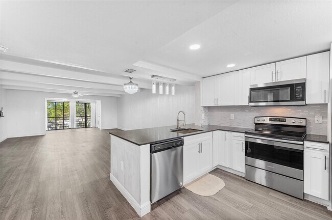 Primary Photo - 10120 Boca Entrada Blvd