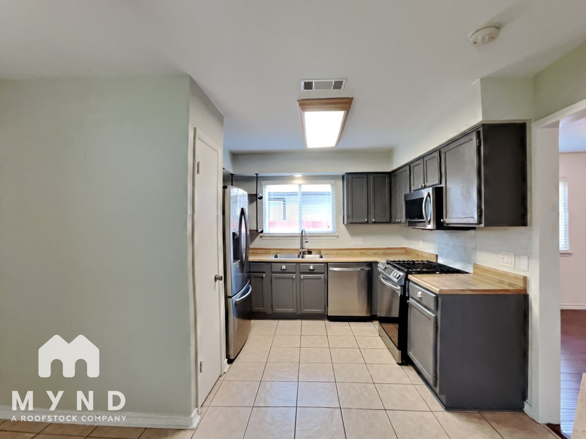 Building Photo - 9716 Meadowheath Dr