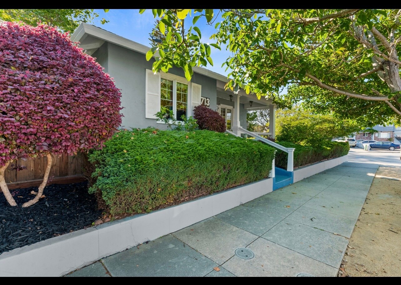 Building Photo - 713 Lighthouse Ave