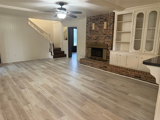 Building Photo - 3232 Parkwood Dr