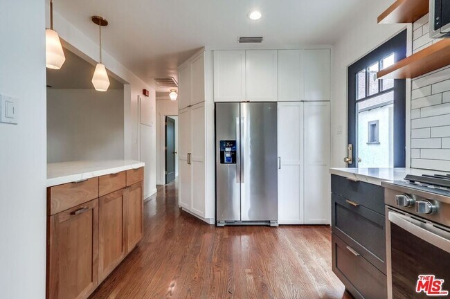 Building Photo - 3725 Edenhurst Ave
