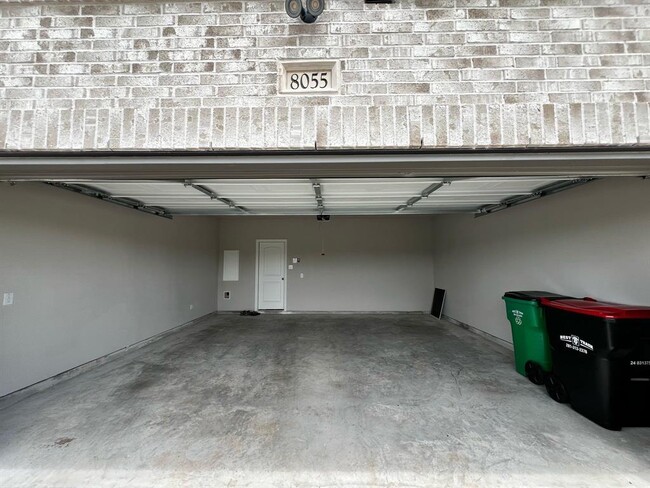 Building Photo - 8055 Scanlan Trce